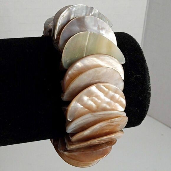 Vintage Polished Shell Mother of Pearl Earth Tones Stretchy Bracelet - Picture 1 of 7